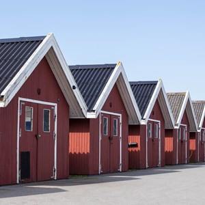 Billede af de røde fiskerhuse på Sæby Havn