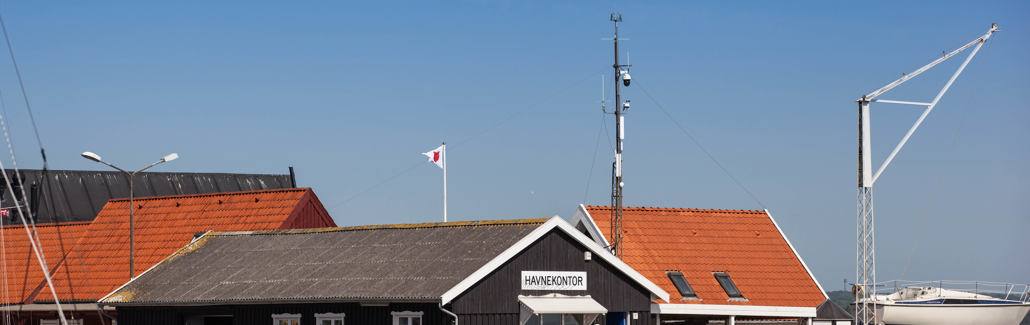 Billede af havnekontoret på Sæby Havn