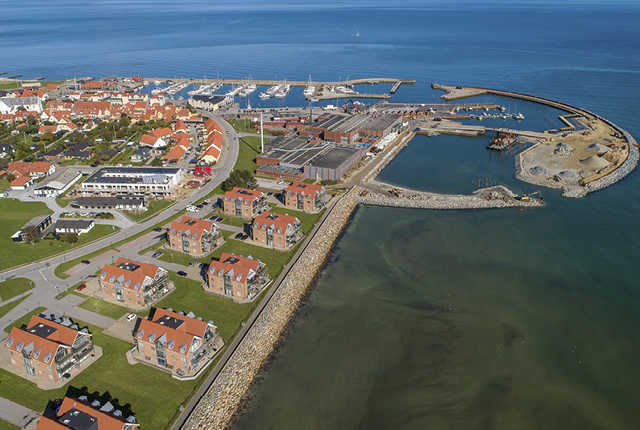 28.09.21_Dronefoto over Sæby Havn og den østlige del af Sæby by_Foto Tom Jensen